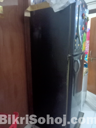 333 Liter Super Kelvinator Freeze with 250VA Power inverter.